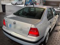 Second-hand VW Bora 101 CP (74 kW) 1999 Argintiu Berlinǎ