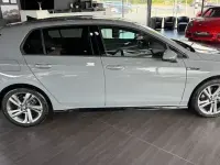 Gebraucht VW Golf VIII R-line 131 PS (96 kW) 2024 Grau Limousine