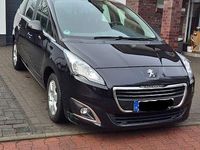 Gebraucht Peugeot 5008 Active 120 PS (88 kW) 2015 Schwarz Van / Kleinbus