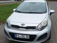 Gebraucht Kia Rio 109 PS (80 kW) 2014 Silber Limousine