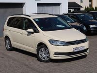 Gebraucht VW Touran 150 PS (110 kW) 2023 Gelb Van / Kleinbus