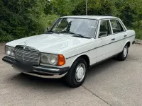 Gebraucht Mercedes E230 136 PS (100 kW) 1982 Weiß Limousine