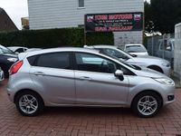 Gebraucht Ford Fiesta 80 PS (58 kW) 2014 Silber Kleinwagen