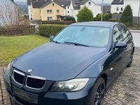Gebraucht BMW 320 150 PS (110 kW) 2006 Blau Limousine