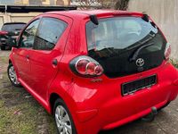 Gebraucht Toyota Aygo 68 PS (50 kW) 2012 Rot Kleinwagen