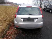 Używany Ford Fiesta 90 KM (66 kW) 2004 Srebrny Hatchback