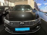 Gebraucht VW Passat R-line 200 PS (147 kW) 2023 Grau metallic Kombi