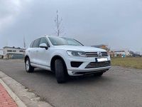 Gebraucht VW Touareg 262 PS (192 kW) 2015 Weiß SUV