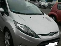 Gebraucht Ford Fiesta Trend 112 PS (82 kW) 2011 Silber metallic Kleinwagen