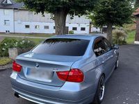 Gebraucht BMW 318 143 PS (105 kW) 2011 Blau Limousine