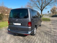 Gebraucht VW Multivan 179 PS (131 kW) 2013 Grau Van