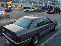 Gebraucht Mercedes E220 150 PS (110 kW) 1993 Grau Limousine