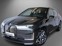 gebraucht BMW iX 77kWh xDrive40 Navi Tempom.aktiv Panoramadach Bluetooth PDC MP3 Schn.