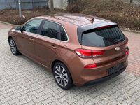 Gebraucht Hyundai i30 120 PS (88 kW) 2017 Braun Limousine