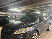 Gebraucht Ford Focus 130 PS (95 kW) 2009 Blau Kleinwagen