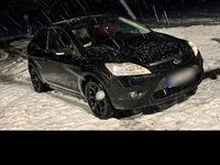 Gebraucht Ford Focus 101 PS (74 kW) 2010 Schwarz Limousine