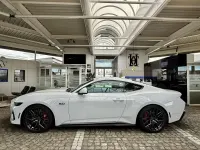Neu Ford Mustang GT Fastback 446 PS (328 kW) 2025 Oxfordwhite Coupé