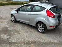 Gebraucht Ford Fiesta 95 PS (69 kW) 2010 Silber Kleinwagen