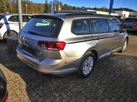 Gebraucht VW Passat Basis 150 PS (110 kW) 2022 Silber Kombi