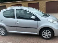 Gebraucht Peugeot 107 50 PS (36 kW) 2009 Silber Kleinwagen