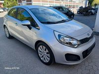 Gebraucht Kia Rio Edition 7 109 PS (80 kW) 2012 Silber Limousine