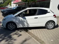 Gebraucht Peugeot 208 Access 68 PS (50 kW) 2015 Weiß Kleinwagen