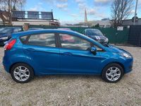 Gebraucht Ford Fiesta 80 PS (58 kW) 2013 Blau Kleinwagen