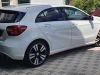 Gebraucht Mercedes A180 Night 122 PS (89 kW) 2016 Weiß Limousine