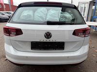 Gebraucht VW Passat Conceptline 150 PS (110 kW) 2022 Gletscherweiß metallic Kombi