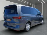 Gebraucht VW Multivan Life 150 PS (110 kW) 2025 Indiumgrau metallic Van / Kleinbus