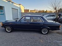 Gebraucht Mercedes E230 136 PS (100 kW) 1981 Blau Limousine