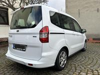 Gebraucht Ford Tourneo Courier Trend 101 PS (74 kW) 2015 Weiß Van / Kleinbus