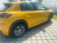 Gebraucht Peugeot e-208 Active 100 kW (136 PS) 2022 Gelb Kleinwagen