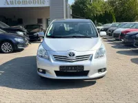 Gebraucht Toyota Verso Edition 132 PS (97 kW) 2011 Silber Van / Kleinbus