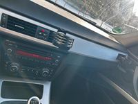 Gebraucht BMW 318 143 PS (105 kW) 2012 Schwarz Kombi