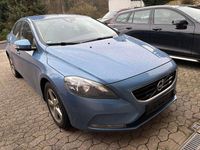 Gebraucht Volvo V40 Kinetic 120 PS (88 kW) 2015 Power blue / metallic Kombi