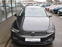 Gebraucht VW Passat Business 200 PS (147 kW) 2023 Mangangrau metallic Kombi