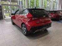 Gebraucht Hyundai i20 Prime 120 PS (88 kW) 2024 Dragon red/ phantom black / mi Limousine