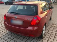 Second-hand Kia Ceed 90 CP (66 kW) 2007 Roșu Hatchback