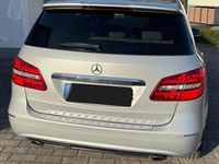 Gebraucht Mercedes B200 156 PS (114 kW) 2014 Silber Van / Kleinbus