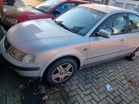 Gebraucht VW Passat 125 PS (91 kW) 1998 Silber Limousine