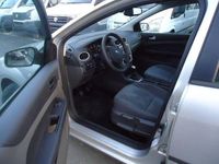 Gebraucht Ford Focus Trend 101 PS (74 kW) 2005 Silber Kleinwagen