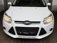 Gebraucht Ford Focus Trend 101 PS (74 kW) 2013 Weiß Kombi