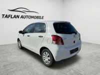 Gebraucht Toyota Yaris Basis 69 PS (50 kW) 2009 Weiß Kleinwagen