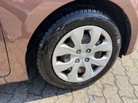 Gebraucht Hyundai i20 Style 101 PS (74 kW) 2015 Braun Kleinwagen