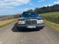 Gebraucht Mercedes E230 136 PS (100 kW) 1986 Schwarz Limousine