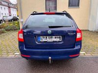 Gebraucht Skoda Octavia Ambition 140 PS (102 kW) 2012 Blau Kombi