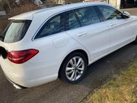Gebraucht Mercedes C220 194 PS (142 kW) 2019 Weiß Kombi