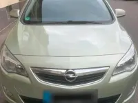 Gebraucht Opel Astra 140 PS (102 kW) 2011 Grün Kombi
