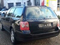 Gebraucht VW Passat Comfortline 131 PS (96 kW) 2004 Schwarz metallic Kombi